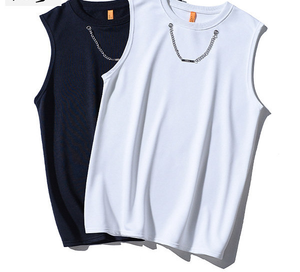 Új modell férfi felső lánccal és kerek nyakkivágással