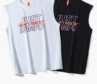 Meeste topist tasuta mudel teksti ja ovaalse kaelusega