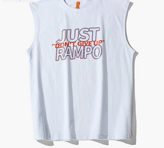 Meeste topist tasuta mudel teksti ja ovaalse kaelusega