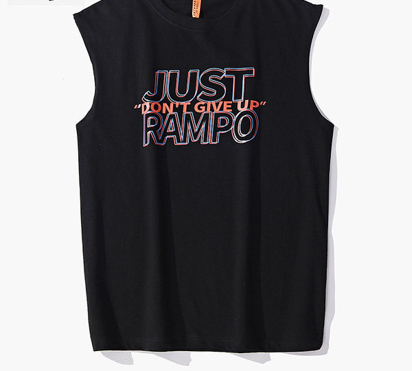 Meeste topist tasuta mudel teksti ja ovaalse kaelusega