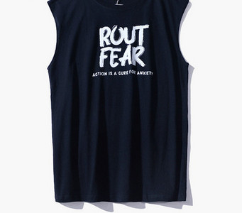 Férfi felső mintával és kerek nyakkivágással