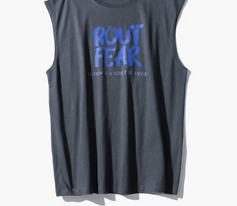 Férfi felső mintával és kerek nyakkivágással