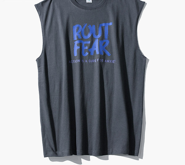 Férfi felső mintával és kerek nyakkivágással