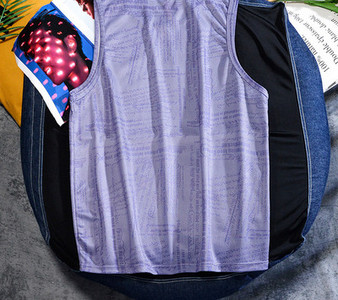 Νέο μοντέλο βαμβακερό ανδρικό φανελάκι με επιγραφή και απλικέ