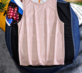 Νέο μοντέλο βαμβακερό ανδρικό φανελάκι με επιγραφή και απλικέ