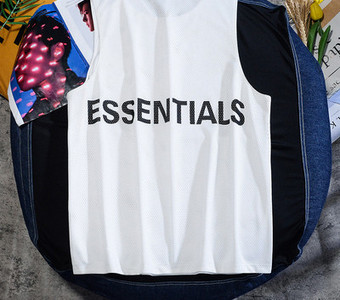 Νέο μοντέλο βαμβακερό ανδρικό φανελάκι με επιγραφή και απλικέ