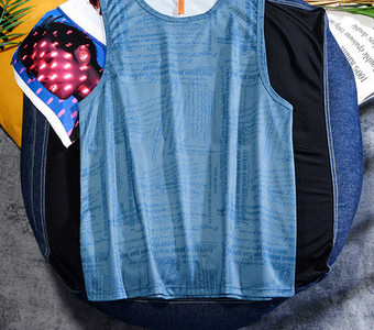 Νέο μοντέλο βαμβακερό ανδρικό φανελάκι με επιγραφή και απλικέ