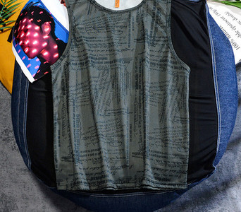 Νέο μοντέλο βαμβακερό ανδρικό φανελάκι με επιγραφή και απλικέ