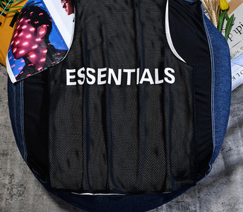 Νέο μοντέλο βαμβακερό ανδρικό φανελάκι με επιγραφή και απλικέ