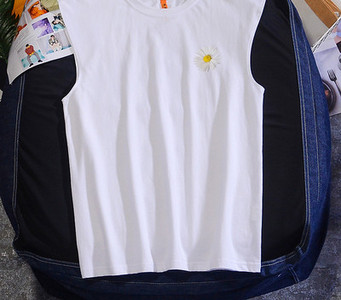 Ανδρικό φανελάκι με κέντημα μαργαρίτα