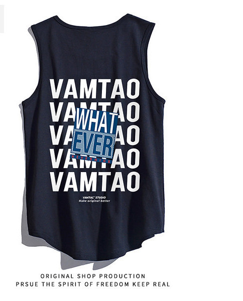 Férfi sportcipő, hátoldalán felirattal