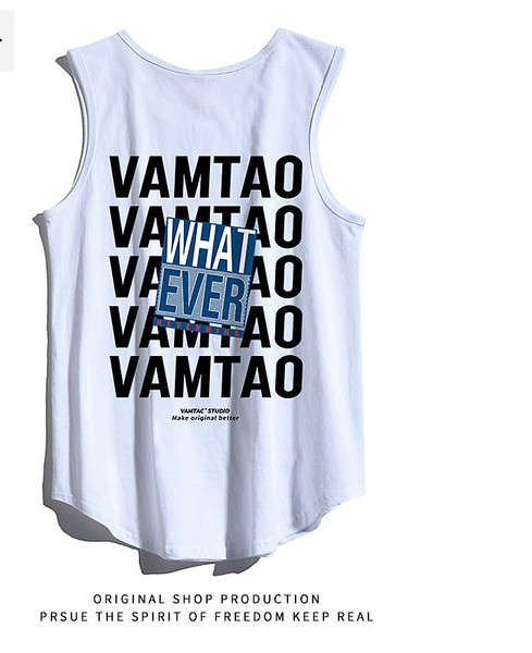 Férfi sportcipő, hátoldalán felirattal