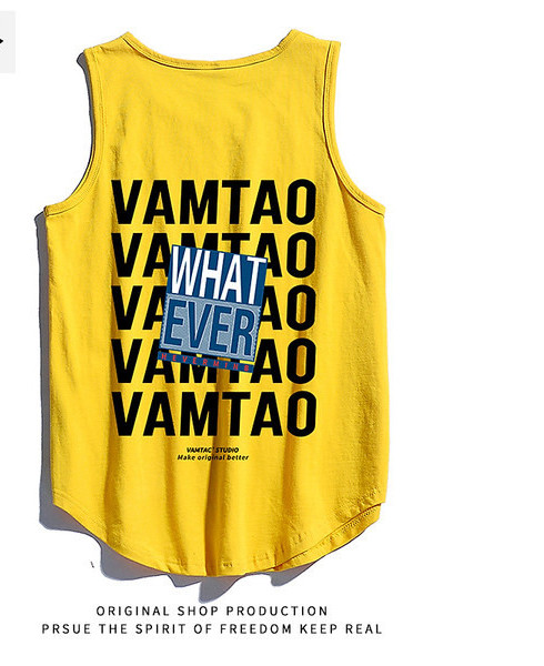 Férfi sportcipő, hátoldalán felirattal