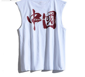 Kolmes värvitoonis aplikatsiooniga T-särk