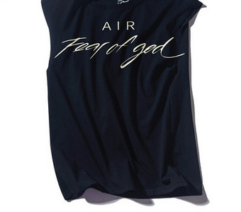 Ανδρικό φανελάκι κατάλληλο για σπορ με επιγραφή