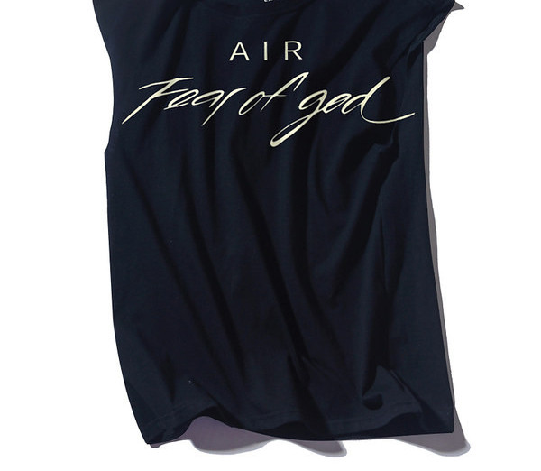 Ανδρικό φανελάκι κατάλληλο για σπορ με επιγραφή