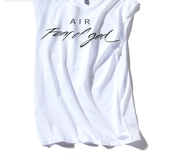 Ανδρικό φανελάκι κατάλληλο για σπορ με επιγραφή