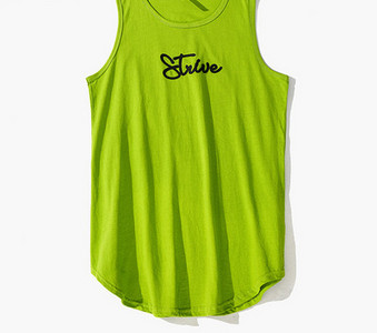 Lai meeste topp kirja ja ovaalse kaelusega