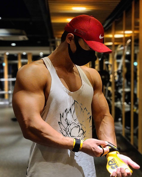 Muška majica bez rukava s printom - pogodna za sport