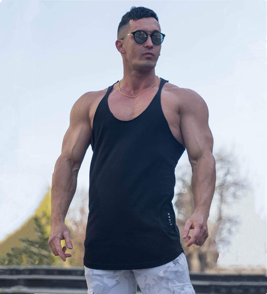 Απλό φανελάκι με οβάλ λαιμόκοψη