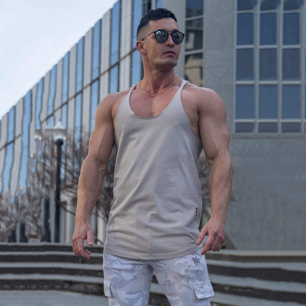 Απλό φανελάκι με οβάλ λαιμόκοψη