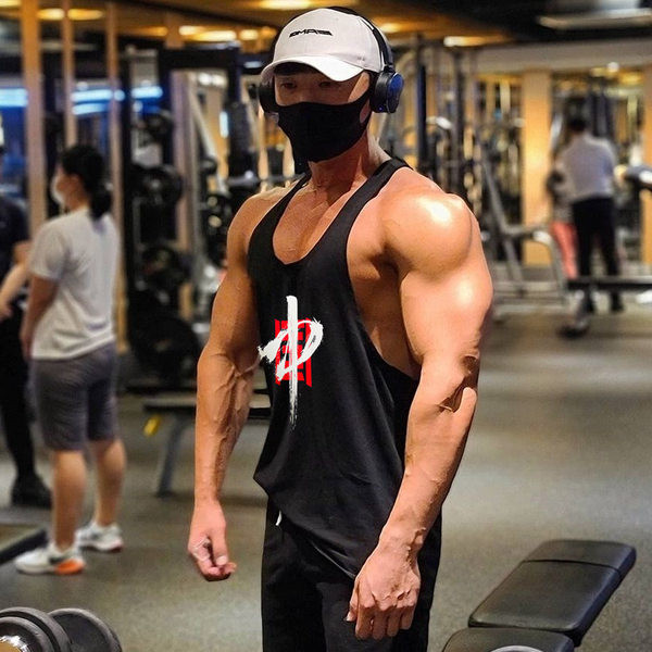 Meeste kehakinnitusega topp aplikatsiooni ja ovaalse kaelusega