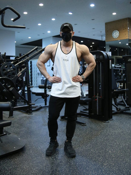 Sportlik puuvillane paak - väljalõikega mudel