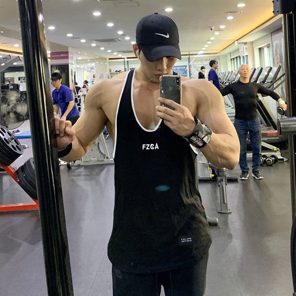 Sportlik puuvillane paak - väljalõikega mudel