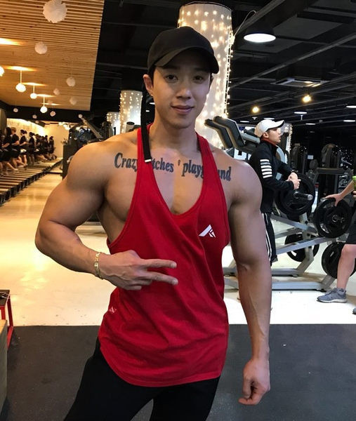 Mitmes värvitoonis meeste sporttank