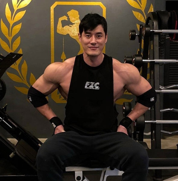 Férfi felső felirattal - sportolásra alkalmas