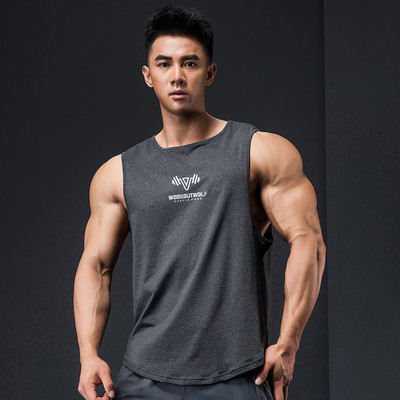 Légáteresztő anyagból készült, szabad férfi felső