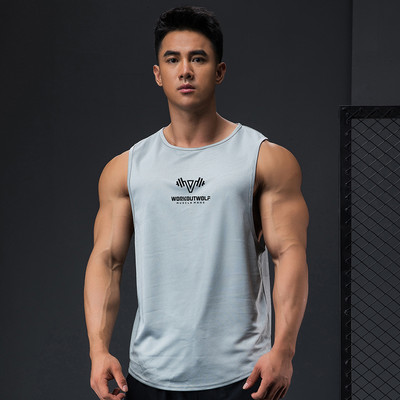 Légáteresztő anyagból készült, szabad férfi felső