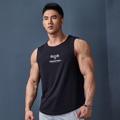 Légáteresztő anyagból készült, szabad férfi felső