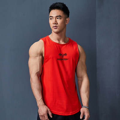 Légáteresztő anyagból készült, szabad férfi felső