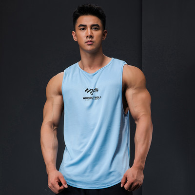 Légáteresztő anyagból készült, szabad férfi felső