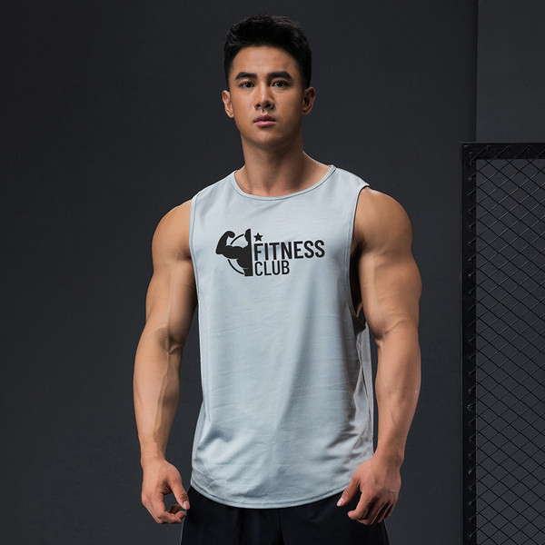 Mitmes värvitoonis teksti ja ümara kaelusega meeste topp