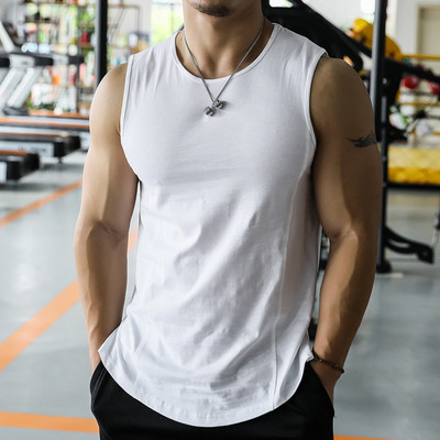 Obični model sportske majice bez rukava za fitness