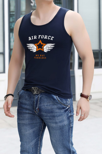 Ανδρικό εφαρμοστό φανελάκι με στάμπα και οβάλ λαιμόκοψη