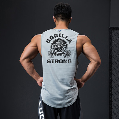 Sportimiseks sobiv meeste topp kirjadega