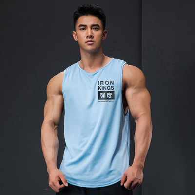 Sportimiseks sobiv meeste topp kirjadega