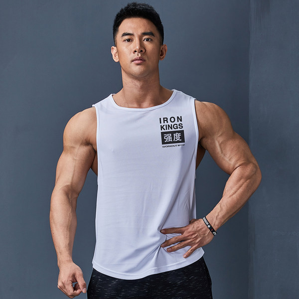 Sportimiseks sobiv meeste topp kirjadega