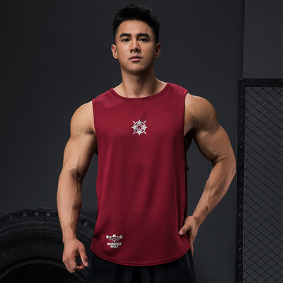 Εφαρμοσμένο ανδρικό φανελάκι κατάλληλο για σπορ με στάμπα