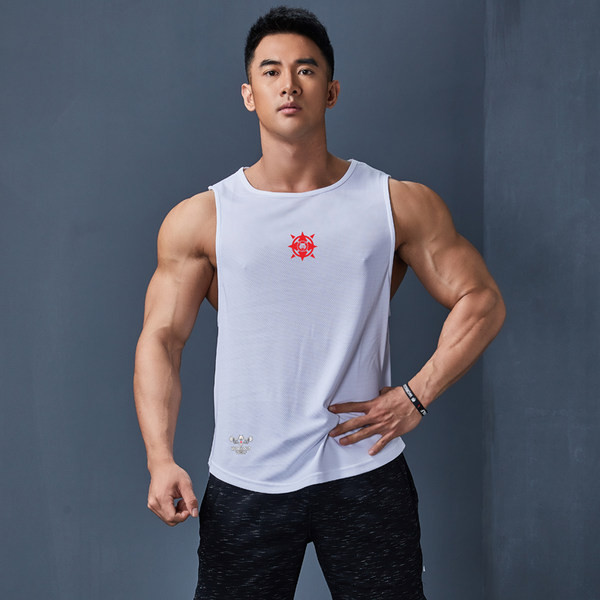 Εφαρμοσμένο ανδρικό φανελάκι κατάλληλο για σπορ με στάμπα