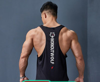 Férfi sportcipő feliratos nyomattal