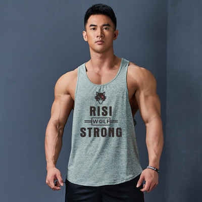 Férfi sportcipő feliratos nyomattal