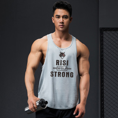 Férfi sportcipő feliratos nyomattal