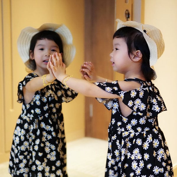 Moodne laste kleit tüdrukutele lillemotiividega