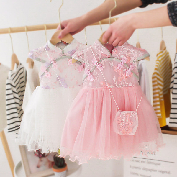 Gyerekruha lányoknak két modell rövid és hosszú ujjú hímzéssel