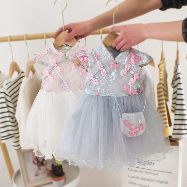 Gyerekruha lányoknak két modell rövid és hosszú ujjú hímzéssel