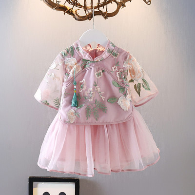 Lilletikandi ja tülliga suvine lastekleit